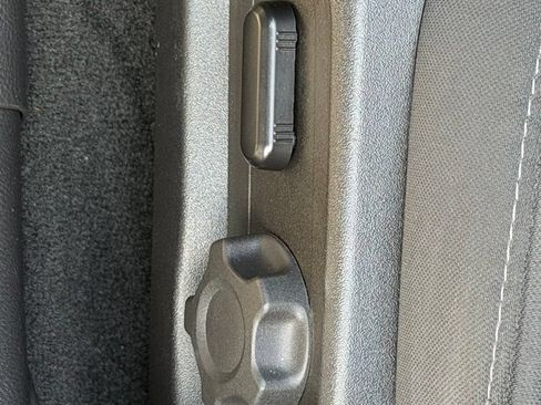 Used 2017 Ford Taurus SEL FWD image 15