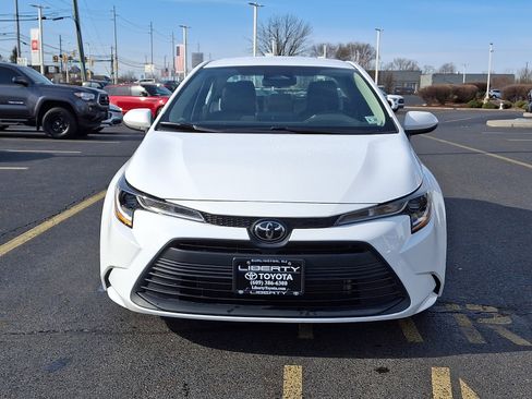 Used 2023 Toyota Corolla LE w/ Carpet Mat Package (TMS) image 2