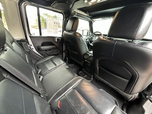 Used 2019 Jeep Wrangler Unlimited Sahara image 19