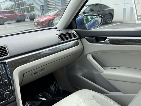 Used 2016 Volkswagen Passat 1.8T SE FWD image 17