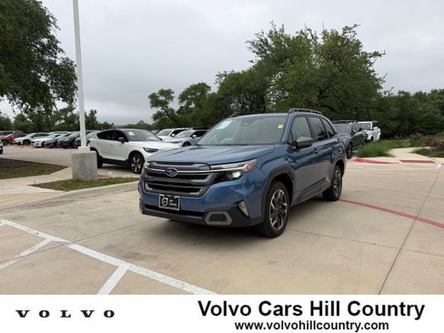 Used 2025 Subaru Forester Limited AWD/4WD image 1