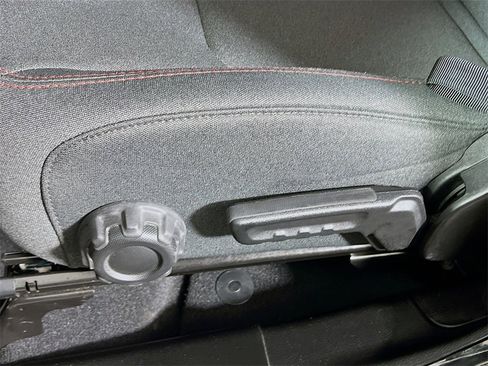 Used 2025 Jeep Gladiator Rubicon w/ Convenience Group image 18