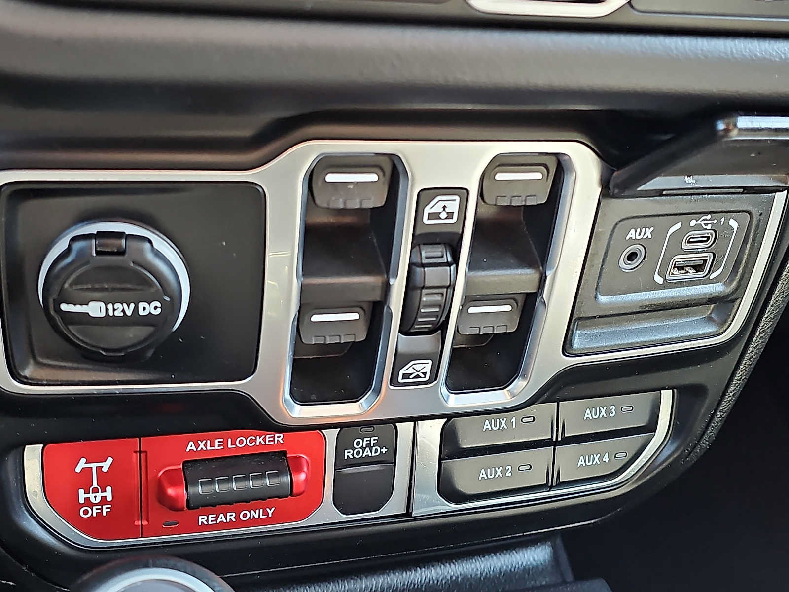 Used 2026 Jeep Gladiator Mojave AWD/4WD image 24