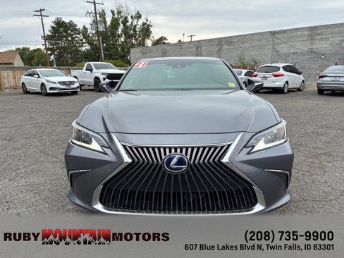 Used 2021 Lexus ES 300h w/ Premium Package FWD image 2