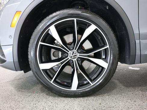 Used 2024 Volkswagen Tiguan SEL R-Line AWD/4WD image 5
