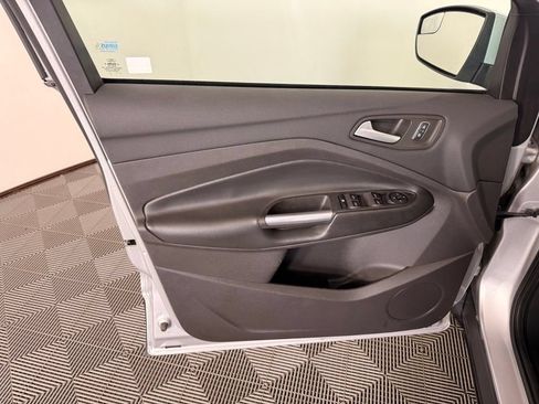 Used 2016 Ford Escape SE w/ Equipment Group 201A AWD/4WD image 17