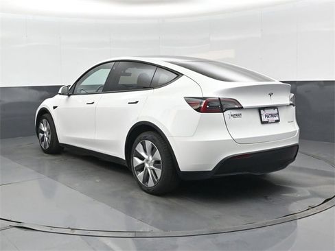 Used 2023 Tesla Model Y Long Range image 6