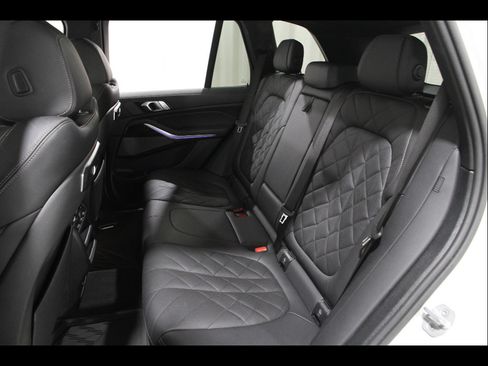 Used 2024 BMW X5 xDrive40i w/ M Sport Package image 17