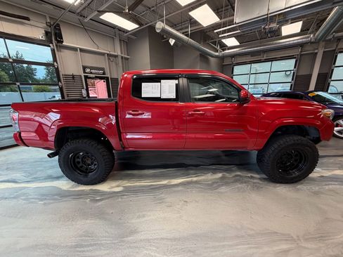 Used 2017 Toyota Tacoma SR w/ Tow Package AWD/4WD image 25