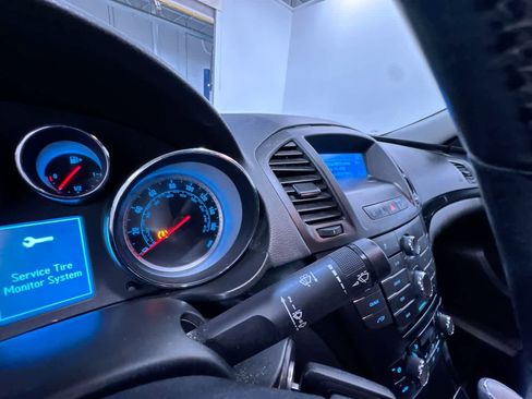 Used 2011 Buick Regal CXL image 19