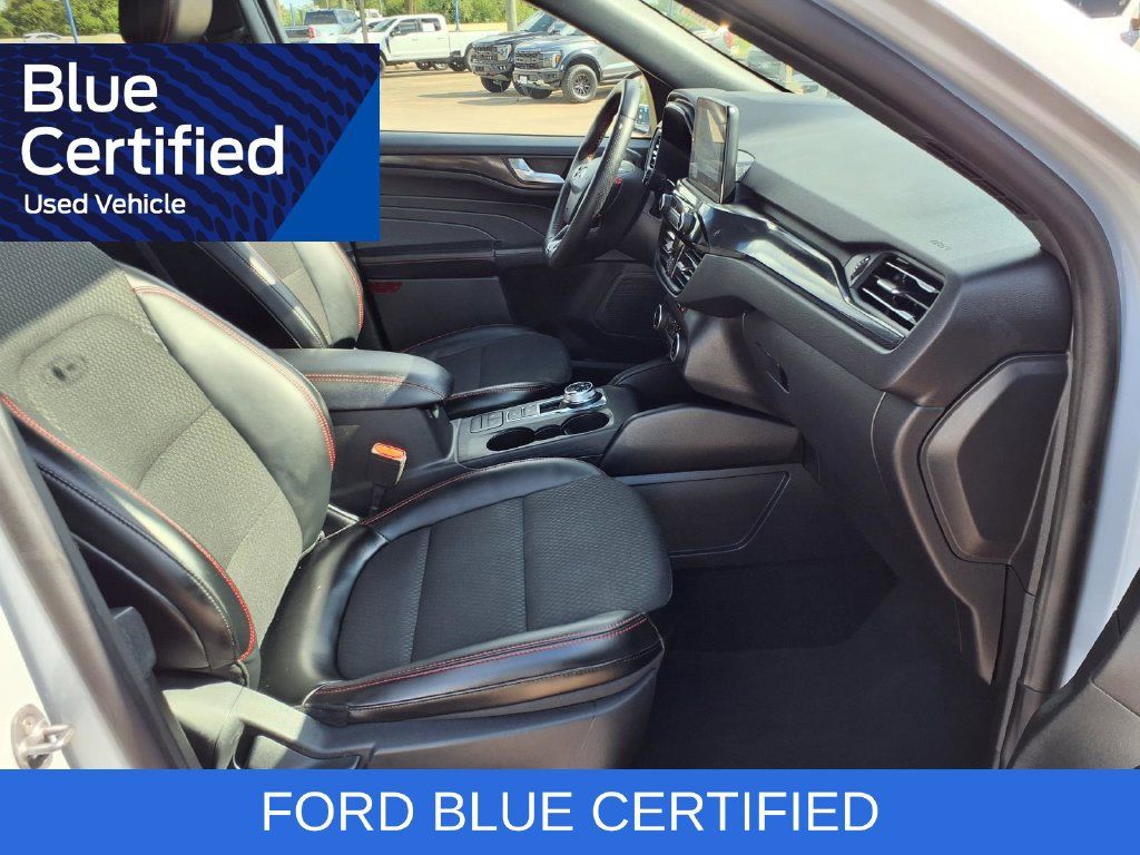Certified 2025 Ford Escape ST-Line Select AWD/4WD image 28