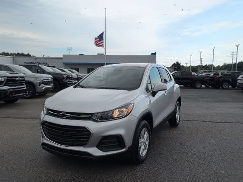 Used 2022 Chevrolet Trax LS w/ Tint and Cruise Package AWD/4WD image 2