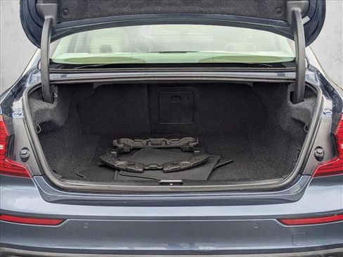 Used 2020 Volvo S60 T5 Momentum image 6