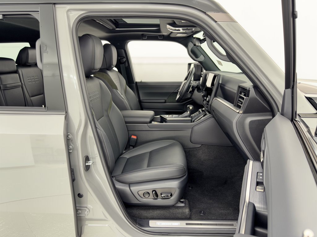 Certified 2025 Lexus GX 550 AWD/4WD image 31