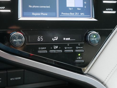 Used 2019 Toyota Camry SE FWD image 23