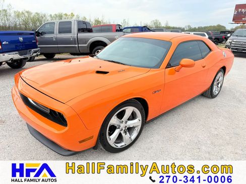 Used 2014 Dodge Challenger R/T image 2