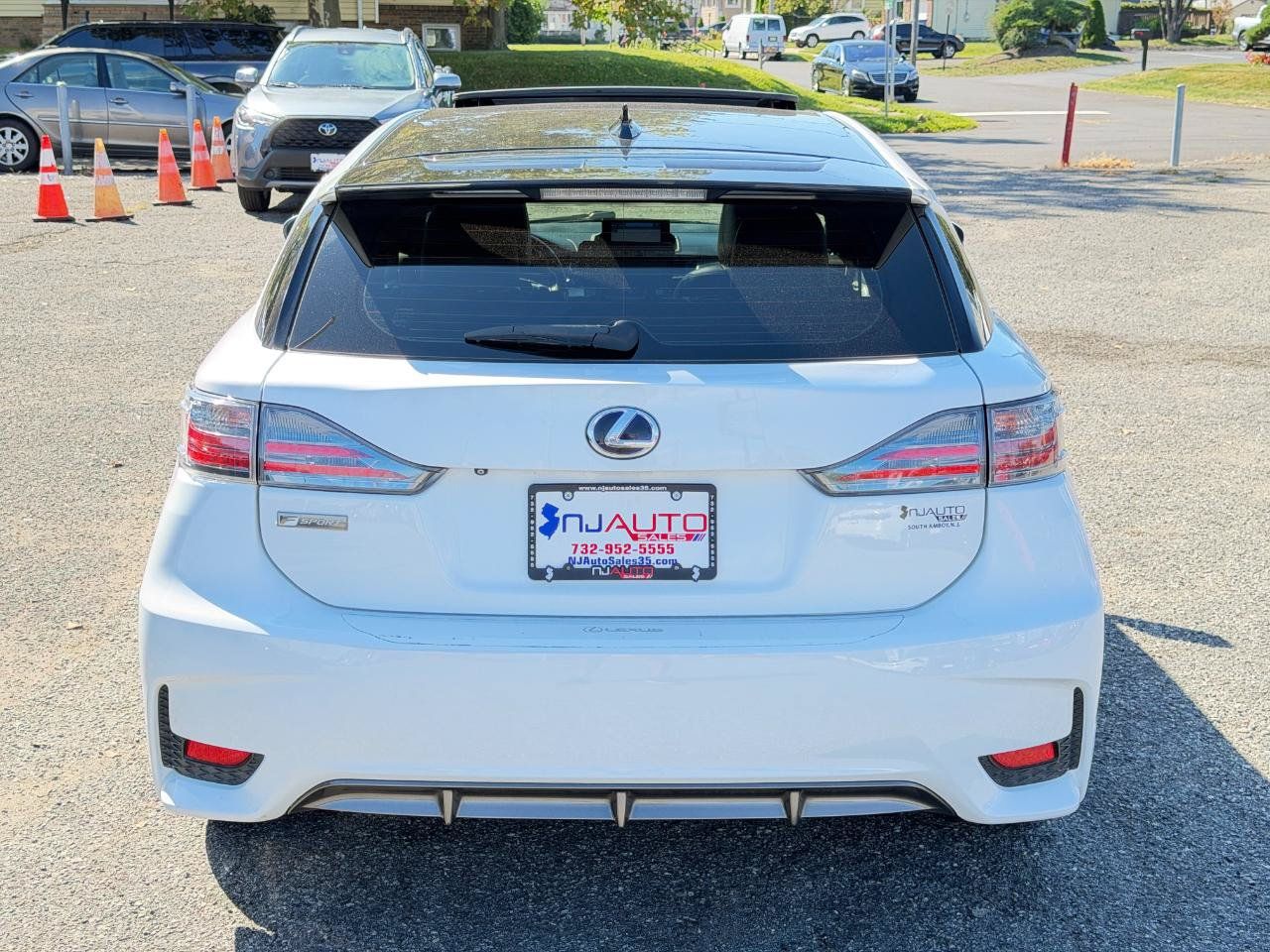 Used 2015 Lexus CT 200h w/ Navigation Package FWD image 5