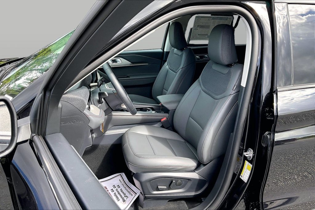 New 2026 Ford Explorer Active w/ Active Comfort Package RWD image 25