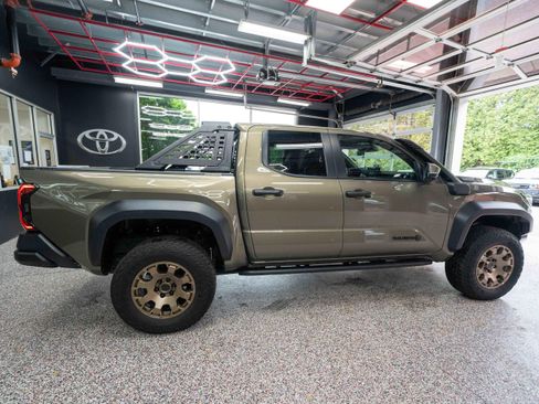 Certified 2025 Toyota Tacoma 4x4 Double Cab Hybrid image 5