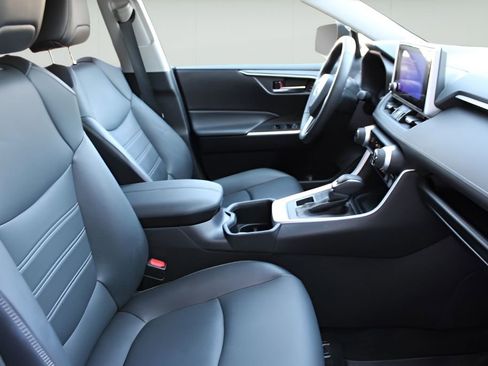 Used 2023 Toyota RAV4 XLE Premium image 25