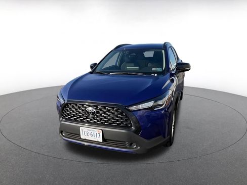 Used 2025 Toyota Corolla Cross LE image 7