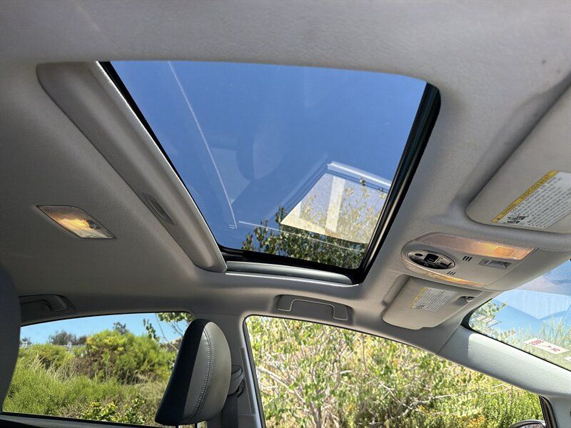 Used 2011 Toyota Prius Four w/ Solar Roof Pkg FWD image 19