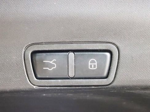 Used 2018 Alfa Romeo Stelvio AWD image 17