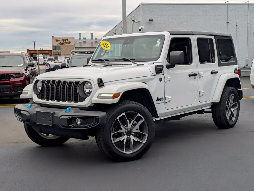 Used 2024 Jeep Wrangler Unlimited AWD/4WD image 7