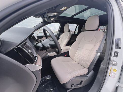 New 2026 Volvo XC90 B6 Plus w/ Protection Package Premier image 13