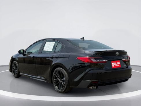 Used 2025 Toyota Camry SE FWD image 4