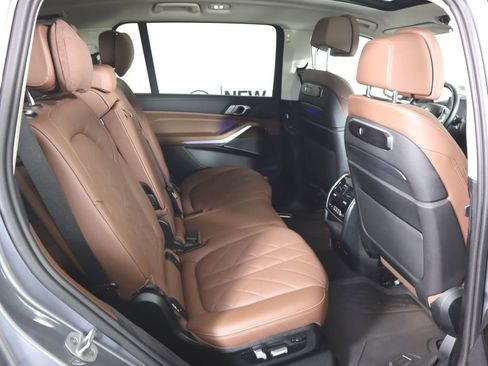 Used 2024 BMW X7 xDrive40i w/ Climate Comfort Package image 28