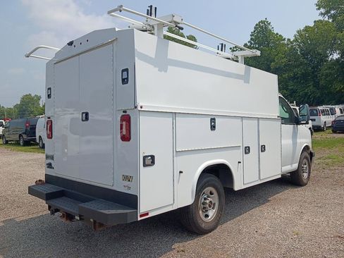 Used 2022 GMC Savana 3500 w/ Power Convenience Package RWD image 5