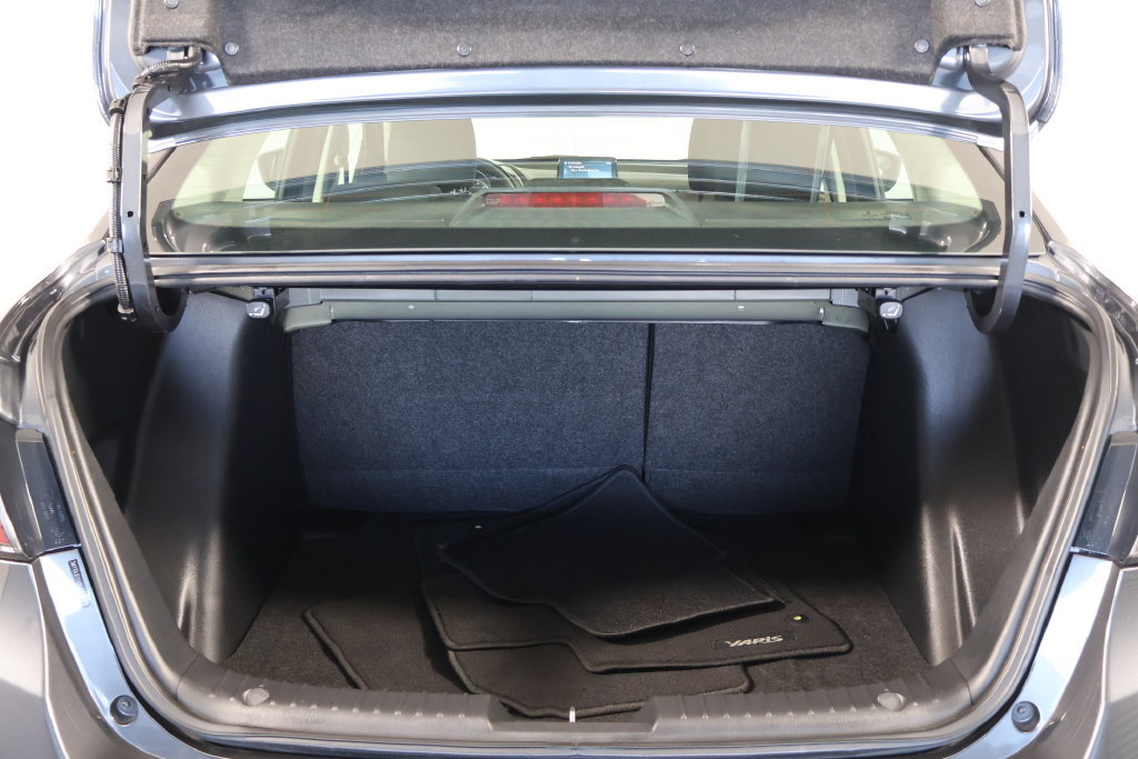 Used 2019 Toyota Yaris L FWD image 7