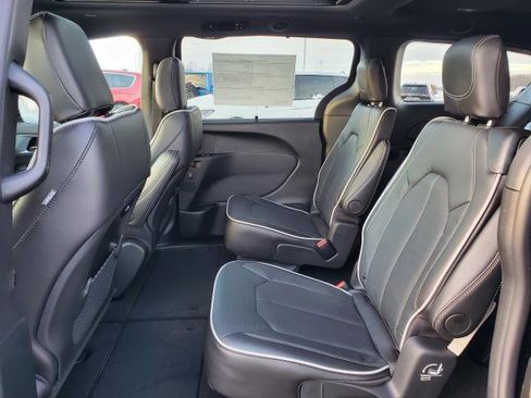 New 2026 Chrysler Pacifica Limited w/ S Appearance Package image 25