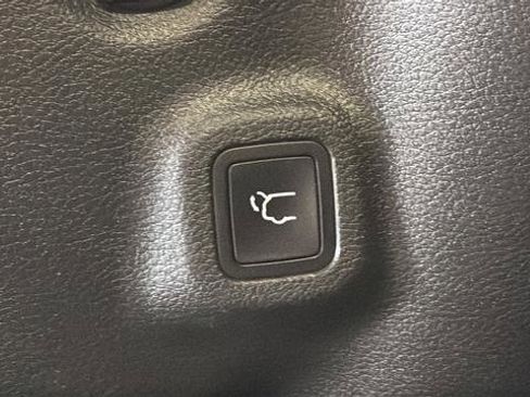 Used 2022 Jeep Compass Latitude w/ Sun and Sound Group AWD/4WD image 38
