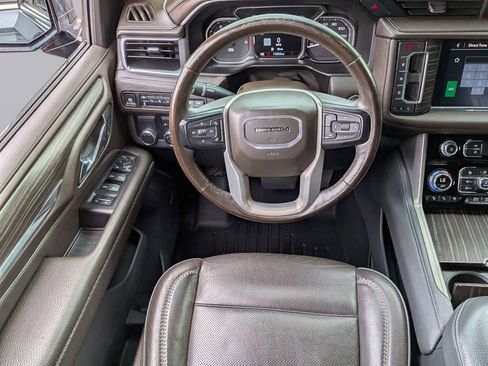 Used 2021 GMC Yukon XL Denali w/ Denali Premium Package image 16