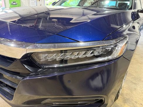 Used 2018 Honda Accord Touring image 9