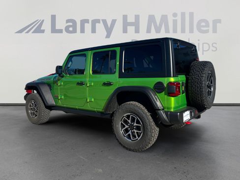 Used 2025 Jeep Wrangler Unlimited Rubicon w/ Technology Group image 3