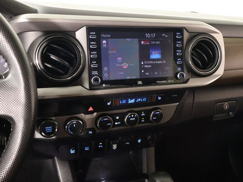 Used 2021 Toyota Tacoma Limited AWD/4WD image 5