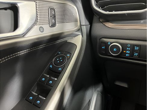 Used 2024 Ford Explorer Limited AWD/4WD image 19