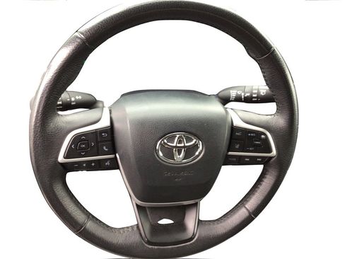 Used 2024 Toyota Sienna XLE image 17