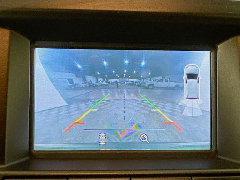 Used 2019 Ford Explorer XLT image 18