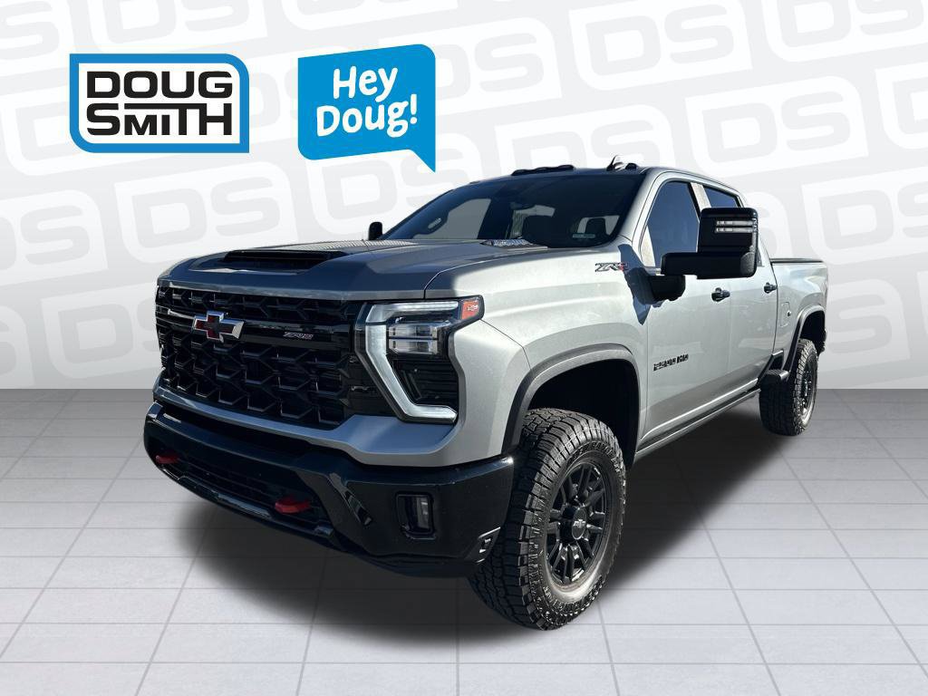 Used 2024 Chevrolet Silverado 2500 ZR2 w/ Technology Package AWD/4WD image 3