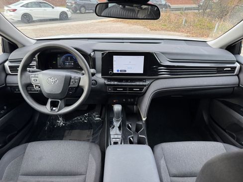 Used 2025 Toyota Camry LE image 28