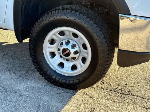 Used 2022 GMC Sierra 3500 Pro w/ Convenience Package image 5