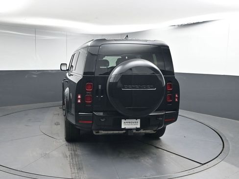 Used 2025 Land Rover Defender 130 X-Dynamic SE image 22