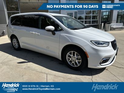 Used 2023 Chrysler Pacifica Touring-L