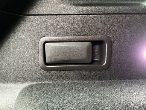 Used 2020 Cadillac XT5 Premium Luxury w/ LPO, Floor Liner Package image 28