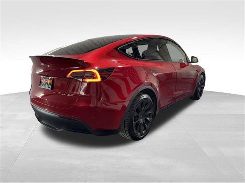 Used 2021 Tesla Model Y Long Range image 4