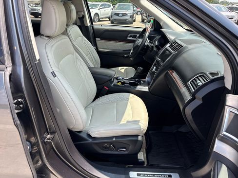 Used 2018 Ford Explorer Platinum AWD/4WD image 26